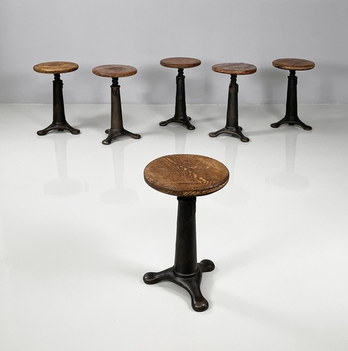 [2520006033] Sgabelli in legno e ghisa, 1930 ca.