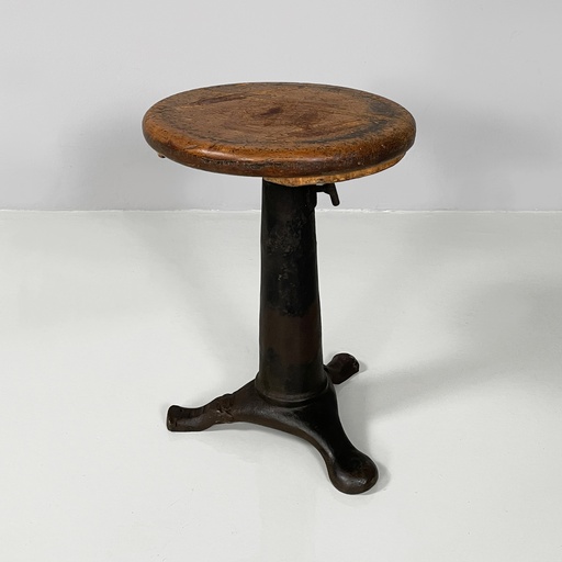 [2520006034] Sgabello in legno e ghisa, 1930 ca.