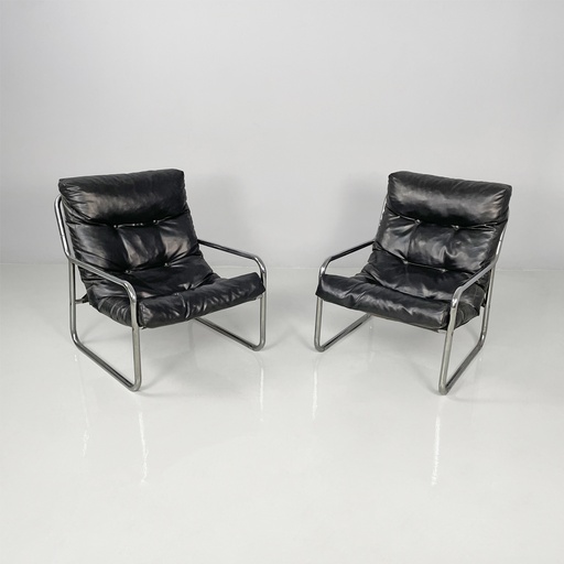 [2520006413] Poltrone in metallo e pelle nera sintetica, 1970 ca.