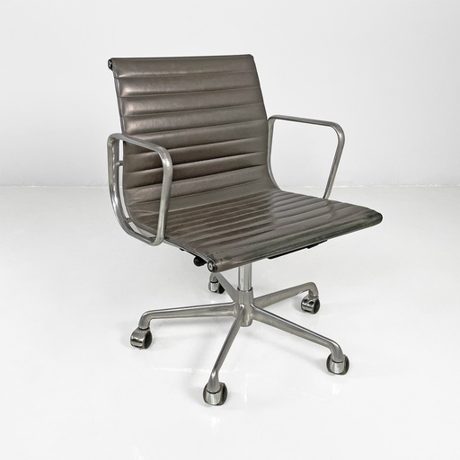 [2520006427] Sedia da ufficio EA108 di Charles e Ray Eames per ICF, 1970 ca.