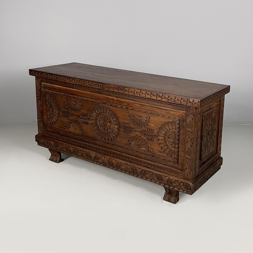 [2520006692] Cassapanca in legno inciso, 1930 ca.