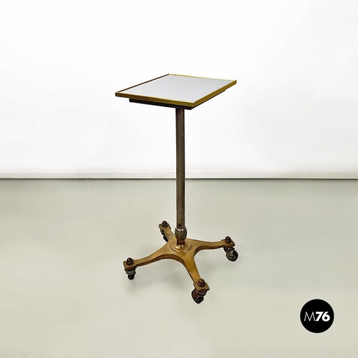 [2220001688] Tavolo da caffè con ruote in ottone e formica, 1950 ca.