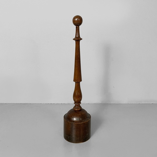 [2520007268] Fermaporta in legno, 1930 ca.