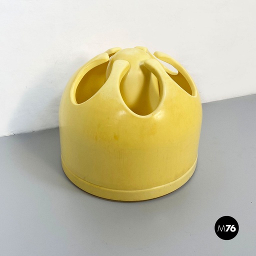 [2220001770] Portaombrelli in plastica gialla, 1970 ca.