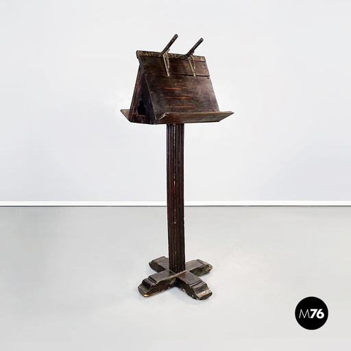 [2220002458] Leggio in legno, fine del 1600 ca.