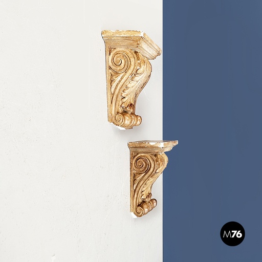 [2220002532] Capitelli in gesso beige, 1990 ca.