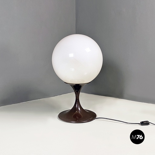 [2220002600] Lampada da terra in plastica marrone e vetro, 1970 ca. 