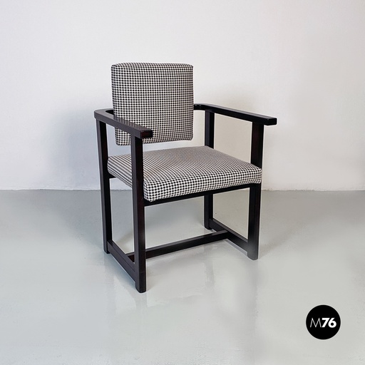 [2220002611] Poltrona in legno e tessuto pied de poule, 1970 ca.