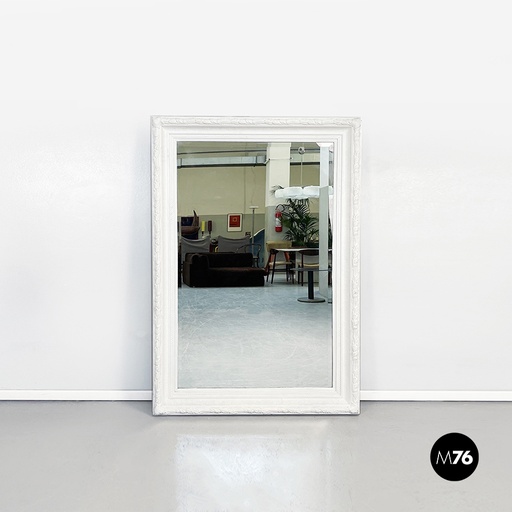 [2220002688] Specchio da terra con cornice in legno bianca, 1990 ca.