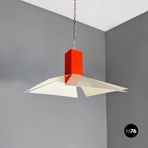 [2220003126] Lampadario in metallo bianco e rosso, 1980 ca.