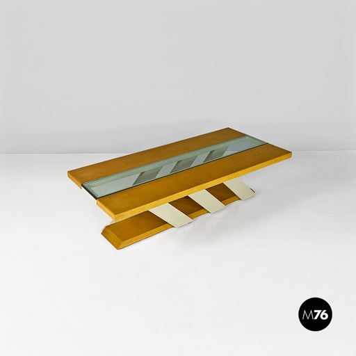 [2220001049] Tavolo da caffè in legno e vetro, 1980 ca.